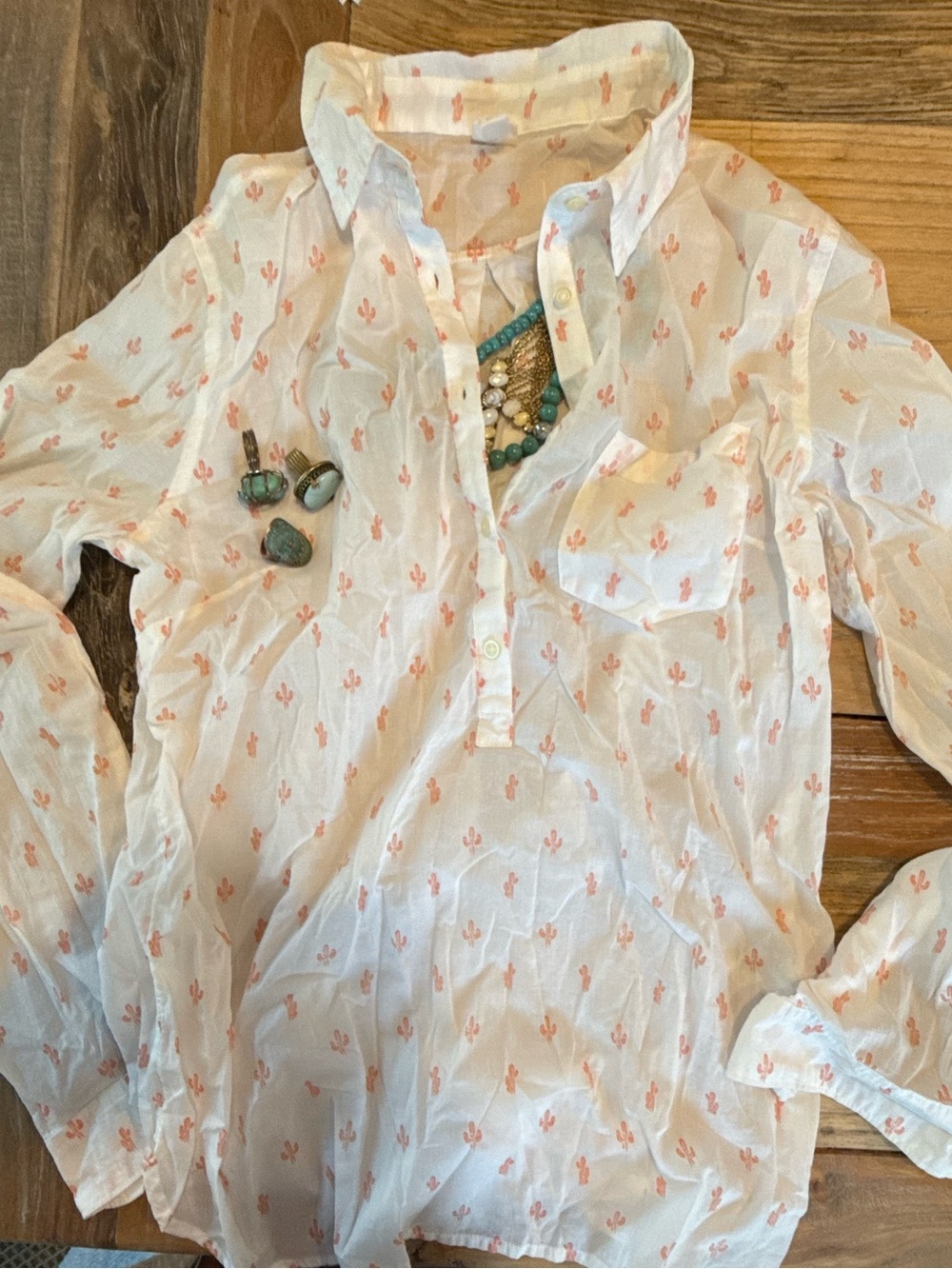 🔥🔥🔥CLOSET CLEAN OUT🔥🔥🔥 GAP Gauzy Button-Down with Tangerine Cactus Print